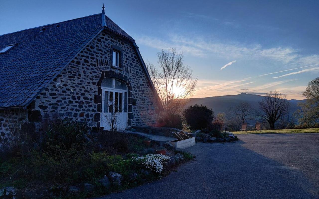 Maison D'Hotes La Grange Salers Exteriér fotografie